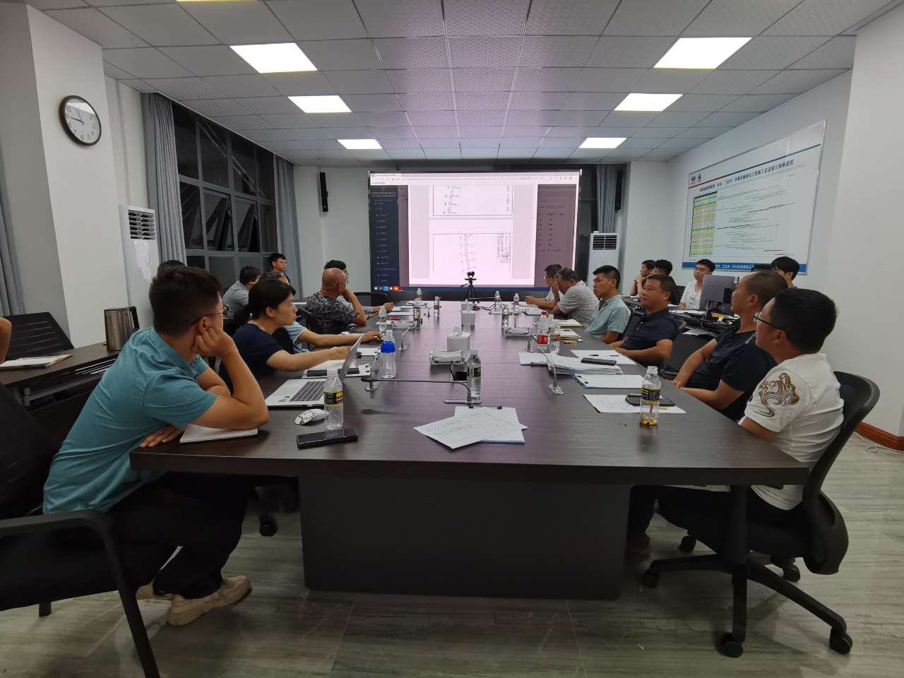 水電集團副總經理劉德鈞在南繁建管部會議室召開工程項目計量結算專題會。