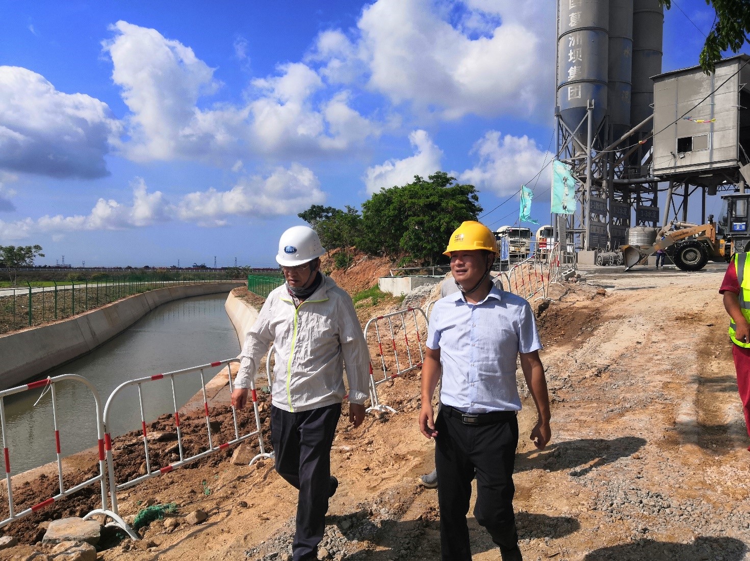 水電集團副總經理劉德鈞繼續在南繁水利設施建設項目樂東片區進行檢查。