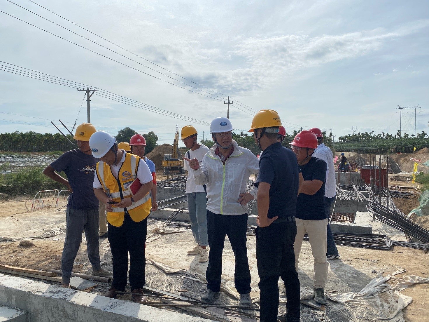 水電集團副總經理劉德鈞到南繁基地水利設施建設工程開展節後檢查。