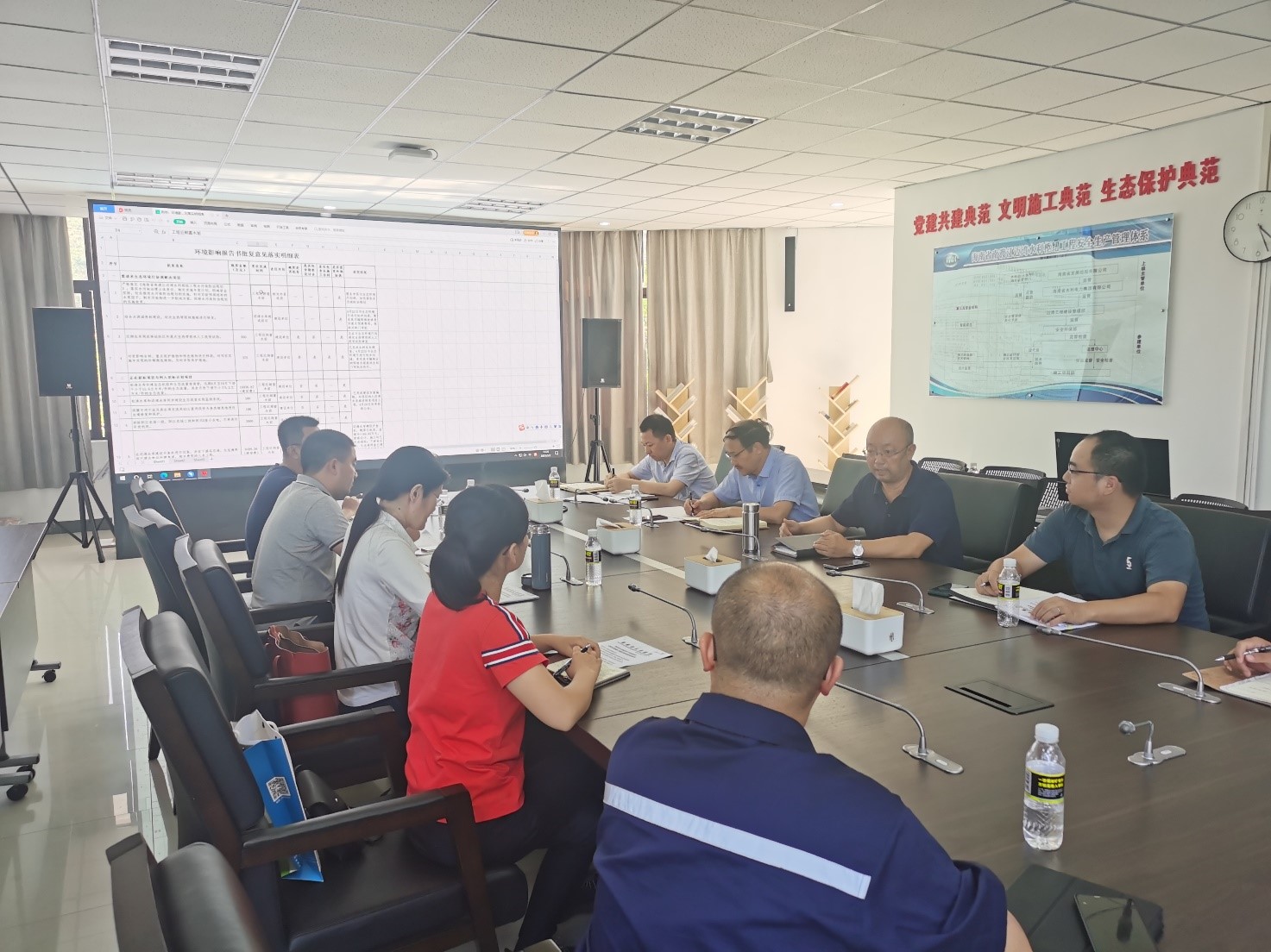 水電集團總工程師裴海瑜在邁灣建管部會議室組織召開邁灣水利樞紐工程環評批複意見落實會。