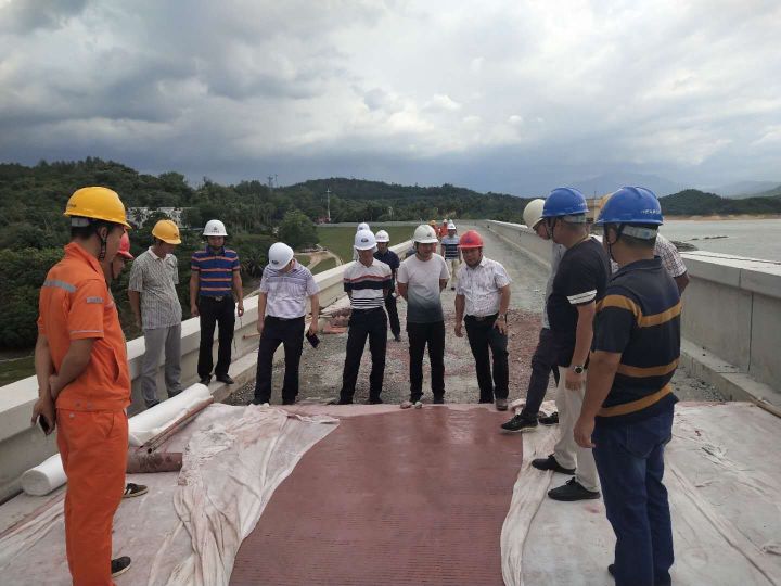 水電集團總經理助理趙光輝帶隊到十座水庫除險加固工程開展第二季度質量安全檢查暨防汛安全檢查